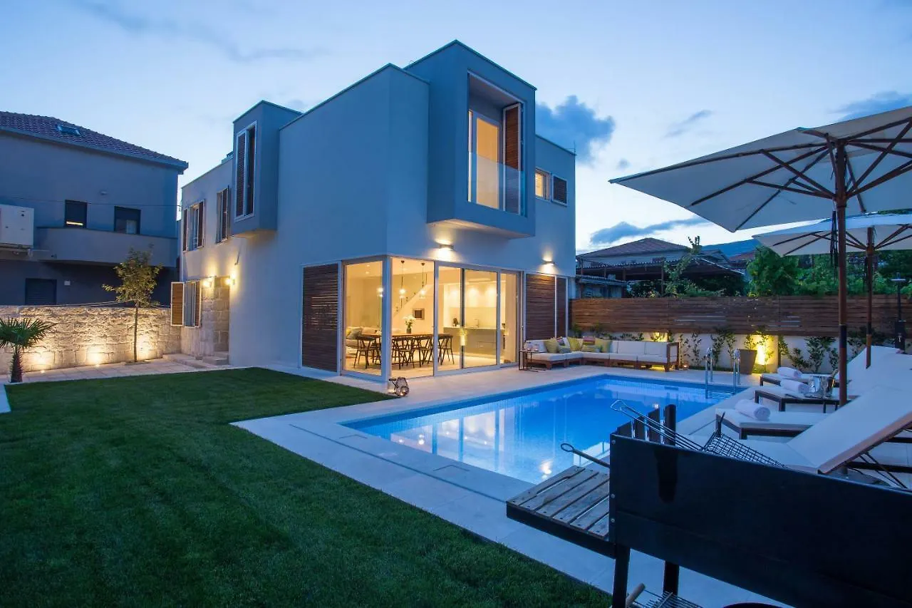 Koras Villa - Villa With Heated Pool Kastela