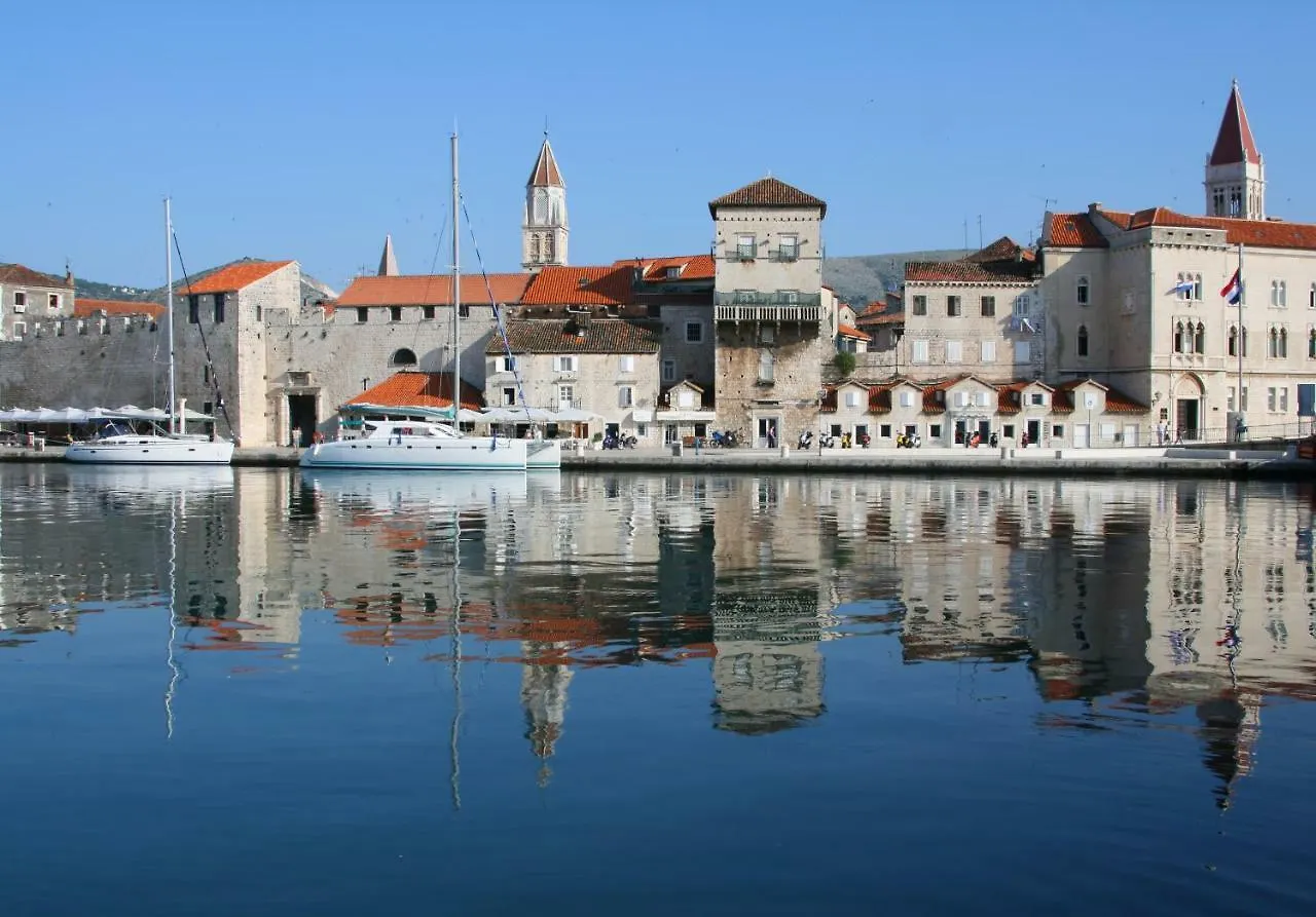 Koras Villa - Villa With Heated Pool Kastela